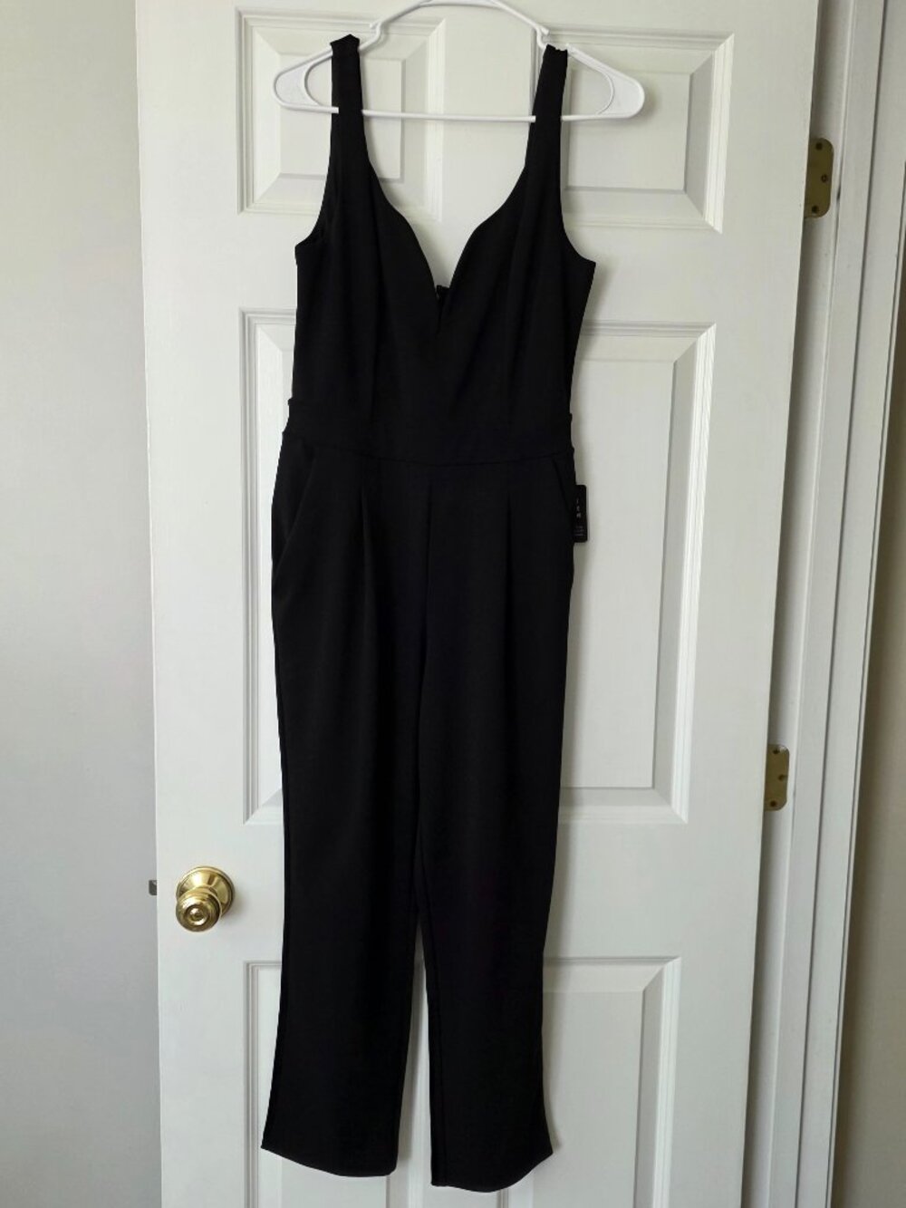 Black v-neck jumpsuit with pockets!